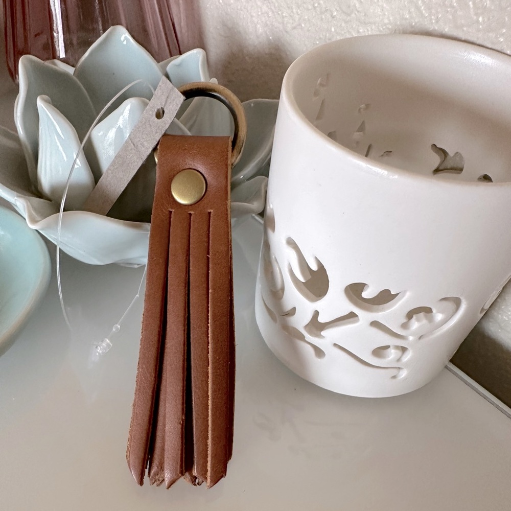 NWT 🍯 Portland Leather Small Tassel Keychain in Beautiful Honey Color.